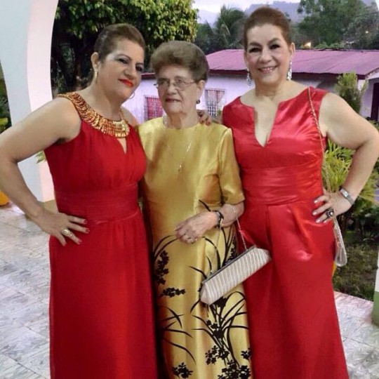 Cora Bravo Duarte e hijas