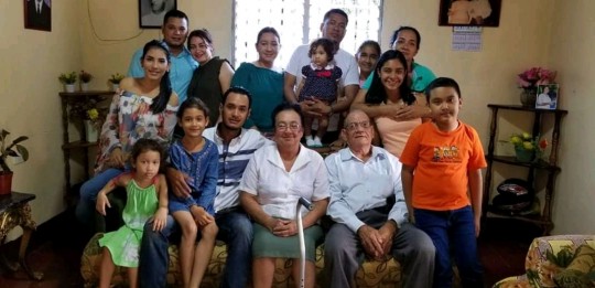 Alfonso Bravo Duarte y familia